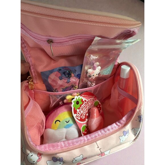 Adorable 6-Item Gift Set: Hello Kitty Cosmetic Bag, Pen, Hanger, Lip Balm & Glos - Picture 5 of 12